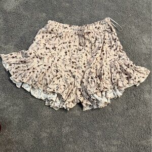 Vici Cream Floral Patterned Shorts